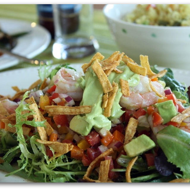Guacamoleサラダ、トルティーヤチップがおいしい〜！