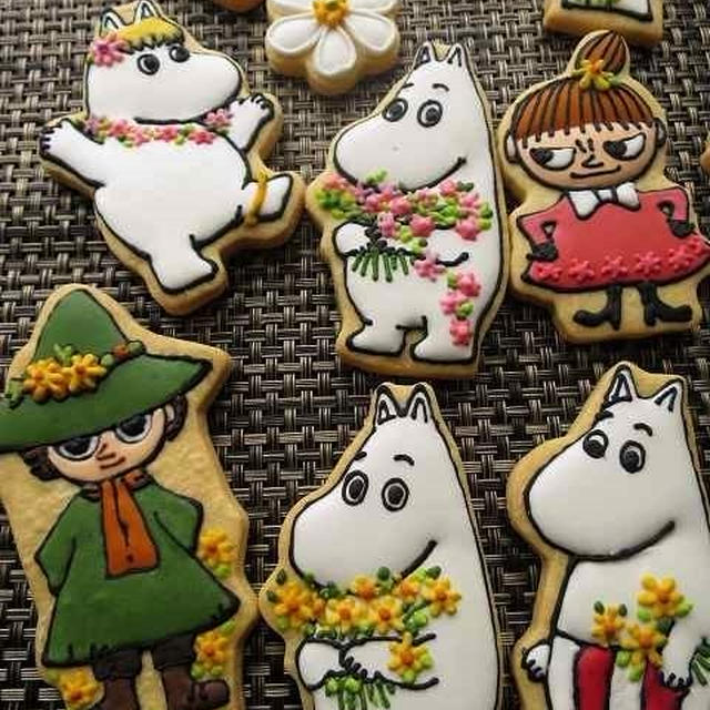 お誕生日の贈り物・ムーミンクッキーのラッピング