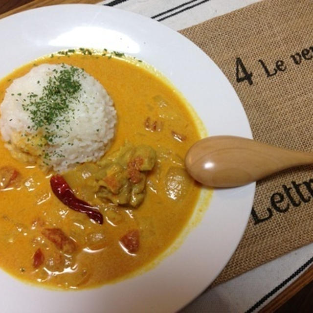 お正月はやっぱりカレーでしょっ！おうちで簡単？チキンのイエローカレー