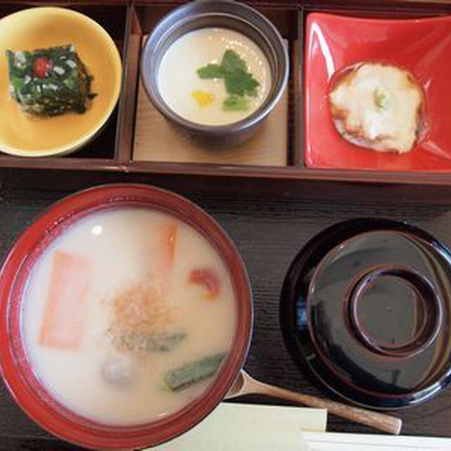 小倉山荘のカフェでランチ