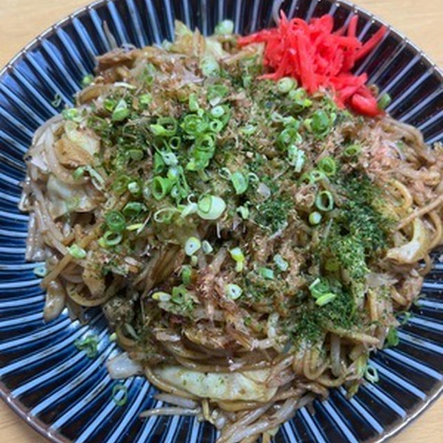 久しぶりのソース焼きそばは珍しく昼ご飯に