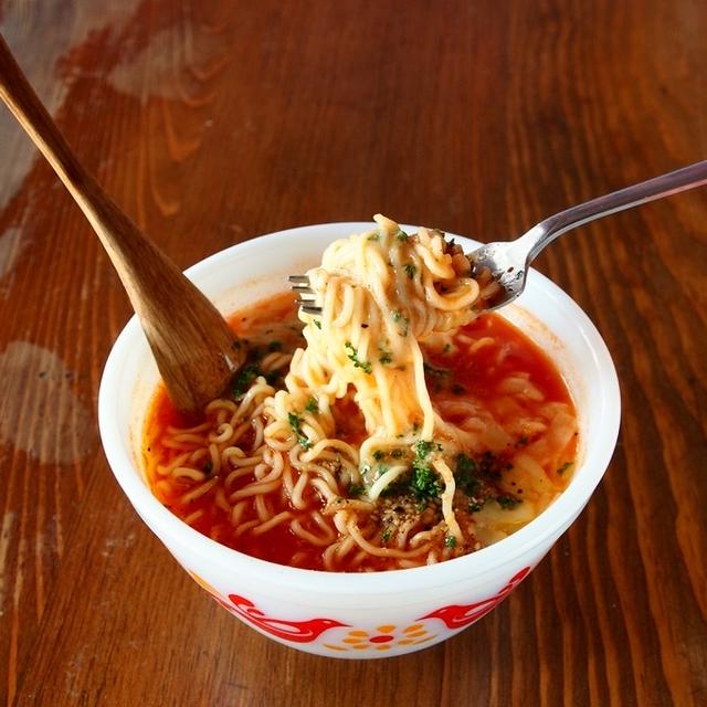 サッポロ一番塩らーめん×トマトジュース×チーズで作る「イタリー麺」がうま死！