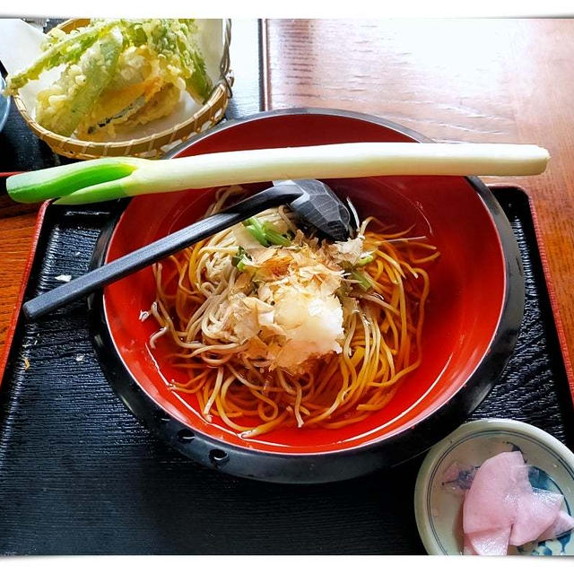 ねぎ1本で食べる大内宿名物「ねぎそば」に挑戦＠大内宿萬屋（よろづや）