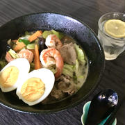 糖質オフ　野菜たっぷりこんにゃく麺や白滝を使ったタイピーエン