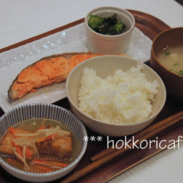 （夕飯）　鮭の塩焼きと厚揚げのの野菜煮