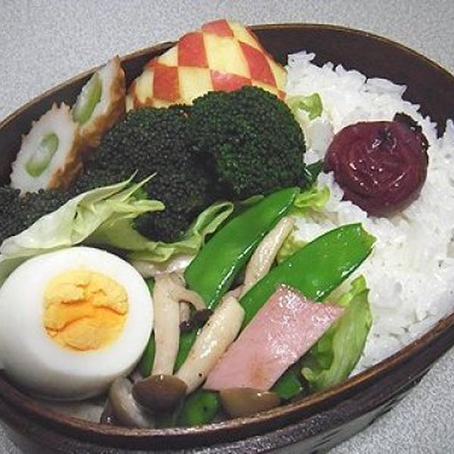 ベーコンと絹さやの炒め物弁当。あんかけ豆腐。
