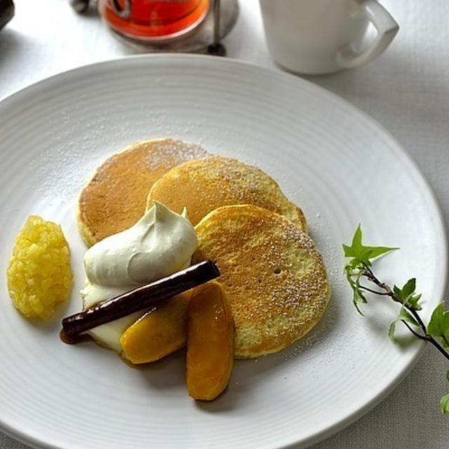 パンケーキデー、イギリス2019年は３月５日　Pancakes with caramel apple