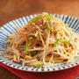 もやしと鶏皮の焼きそば　、　鶏むね肉料理で余った鶏皮を美味しく活用