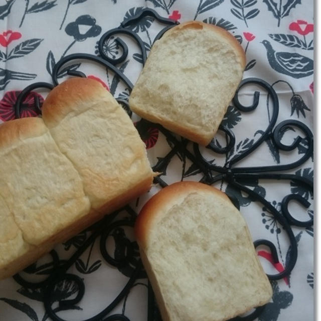 手掴み食べ用のミニ食パンと今日で生後10ヶ月に✨