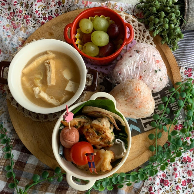 ＊娘のリクエストささみのチーズ焼き&おにぎり弁当＊