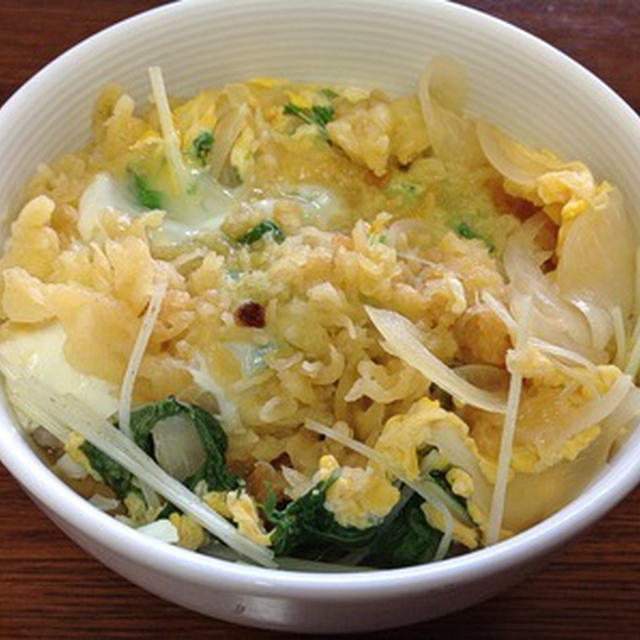 お昼に「水菜入り天玉丼」
