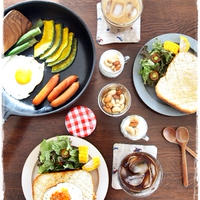 ラピュタパンとおかずは適当につまんで。。。な朝ごはん。