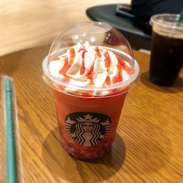 シュワッとイチゴフラペチーノ