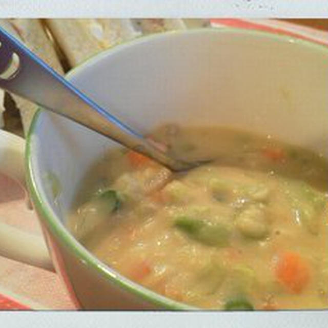今朝ごはんは野菜スープ。