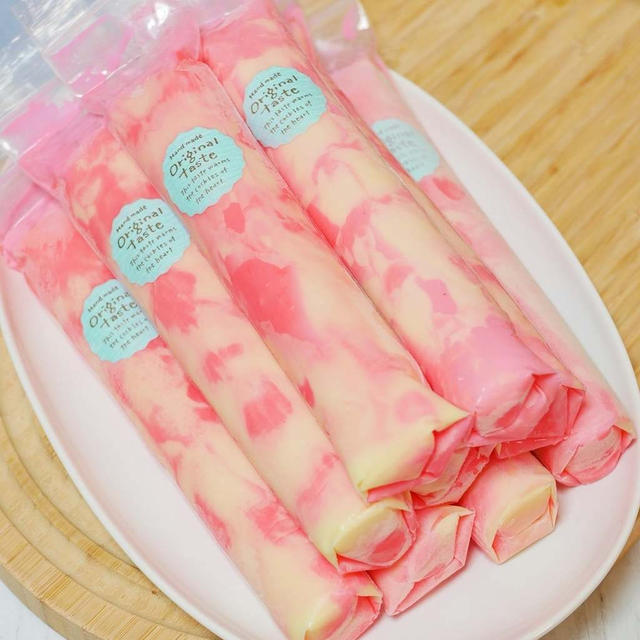 百均の氷棒で作る！チョコいちごミルクアイスバー