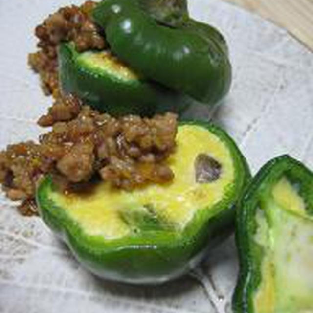 パプリカで茶碗蒸し　肉みそ添え