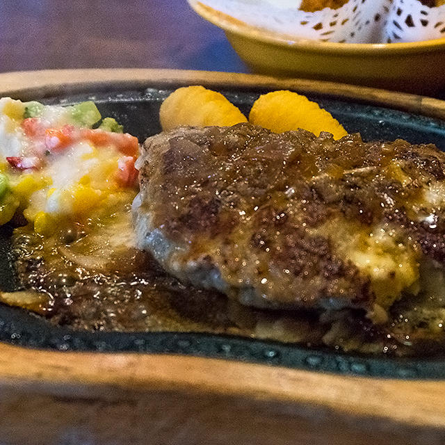 びっくりドンキーのポテサラパケットステーキ