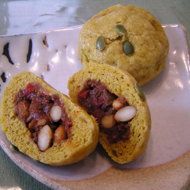 大豆の味噌トマト煮入り！かぼちゃ蒸しパン