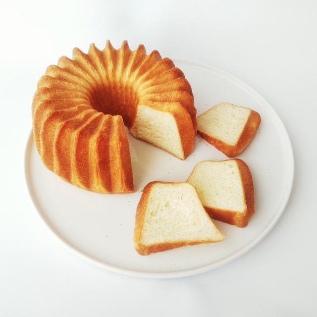 ノルディックウェアの10カップ用の型で焼くミルク食パン