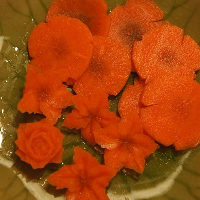 Flower Made of Carrot/人参のお花/แกะสสักแครอท
