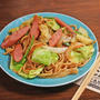 ごはんが欲しくなる ウインナーと春野菜のカレー焼きそば