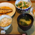 鯖の味噌煮　鶏胸肉とピーマンの炒め物