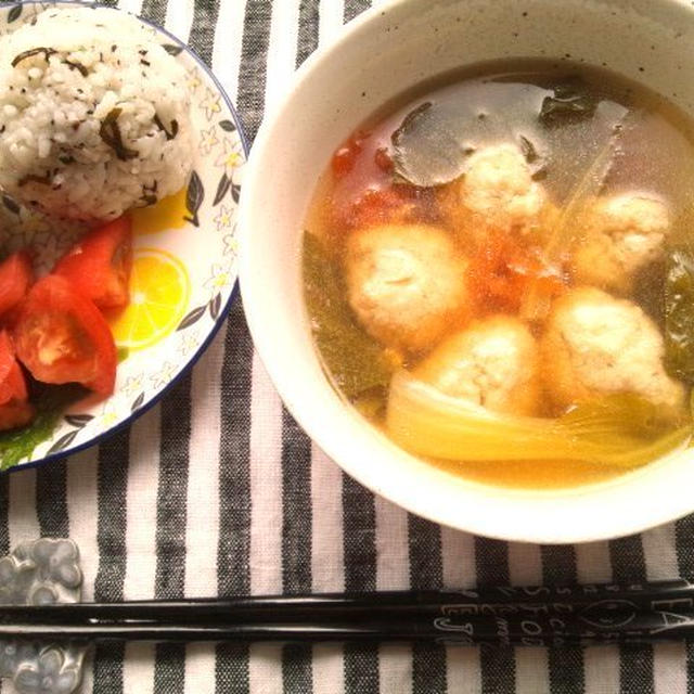 鶏ミートボールと野菜の塩麹中華風スープ