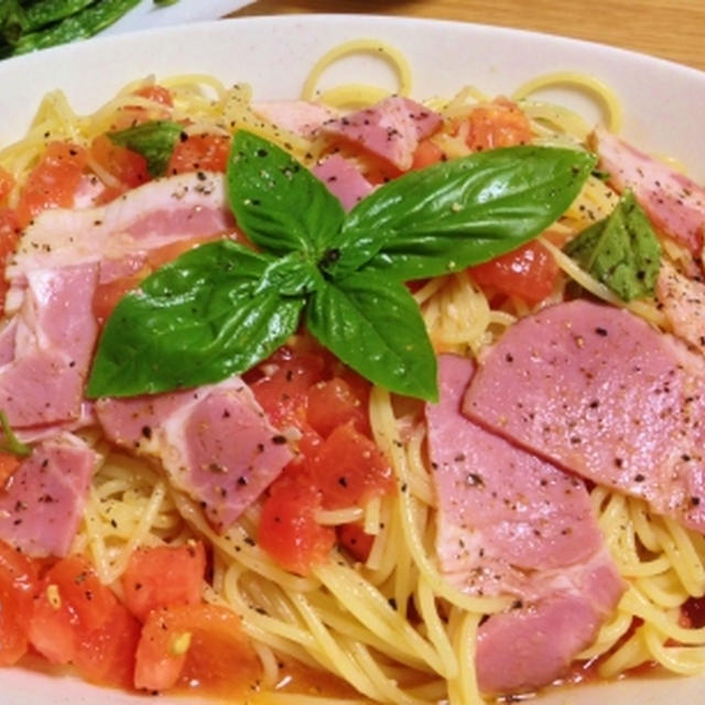 トマトの冷製パスタ＆納豆チャーハン＆ヘチマ♪