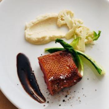 鴨の胸肉、カリフラワー添えMAGRET DE CANARD,AUX CHOU-FLEURS