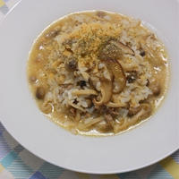 簡単、時短の夜食は乾物イタリアン、5分しいたけで美味しい〜！きのこたっぷりリゾット。