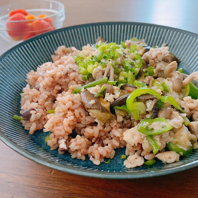 冷蔵庫一層‼︎鶏ときのこの麹そぼろごはん❤︎ケーキと韓国コスメ