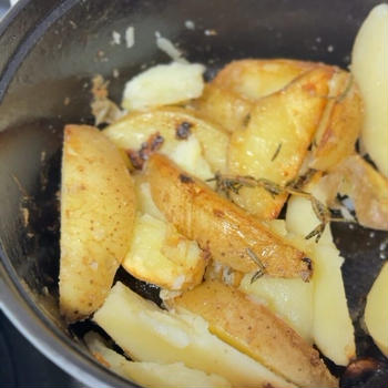STAUBでつくる、簡単でごちそうな「ローズマリーポテト」