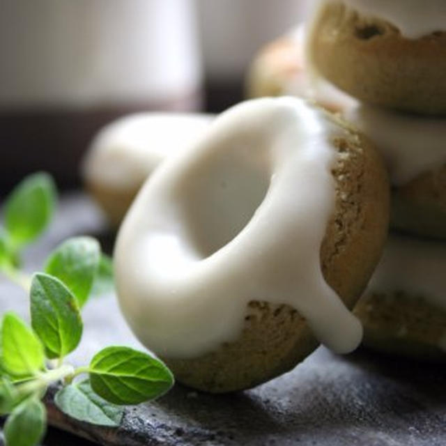 White Chocolate Glazed Green Tea Mini Doughnutsホワイトチョコレートグレーズ抹茶ミニドーナッツ