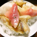 ホッキ丼　（プチ丼）　と毛蟹の味噌汁