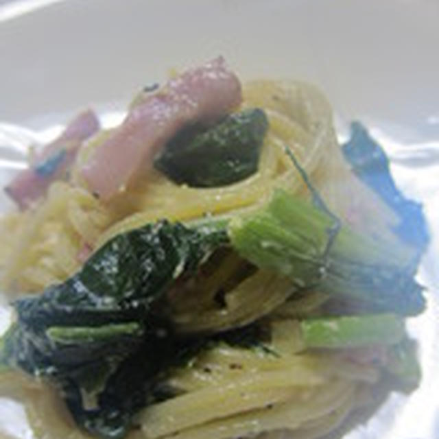 「ベーコンと小松菜のクリームパスタ」