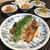 たっぷり薬味とピリ辛だれで食べる揚げ焼き鯖