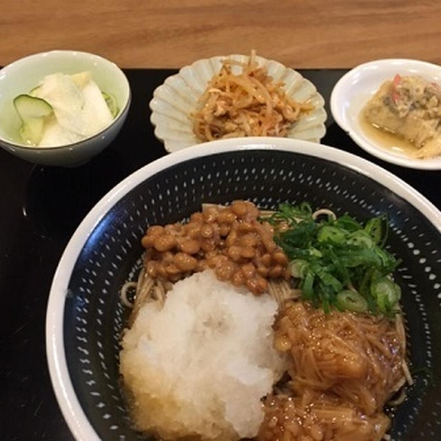 おろし蕎麦と残り物のお昼