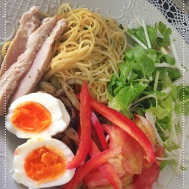 ご馳走サラダパスタで週末ブランチ*　カオマンガイディナー～♪