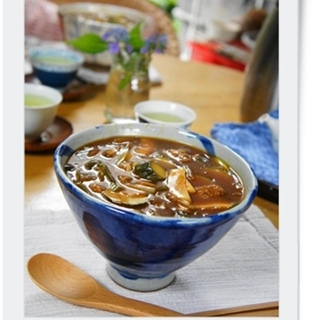 雨でちょっと寒いのでお昼は”　ズッキー二とエリンギのカレーうどん”作りました