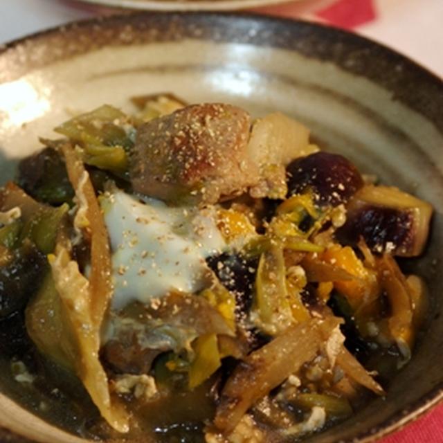 鶏肉・ごぼう・茄子の味噌卵とじ