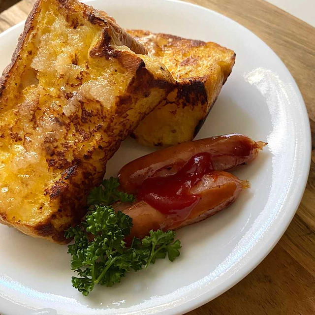 フレンチトースト、春菊の親子丼、目玉焼きのっけパン