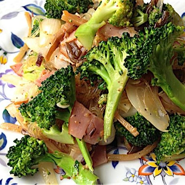 韓の食菜「チャプチェ」を使って、緑鮮やかブロッコリーのチャプチェ。