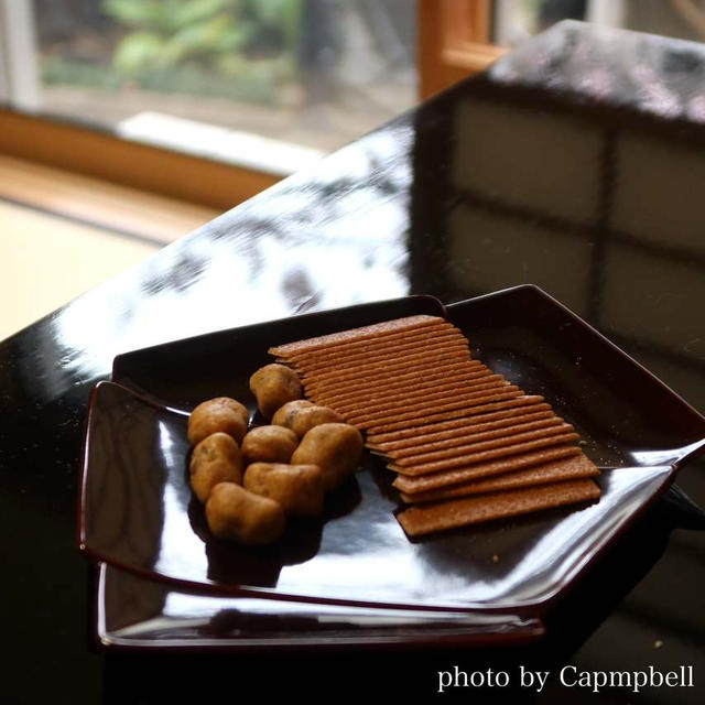 満開の梅を愛でながらの茶道教室