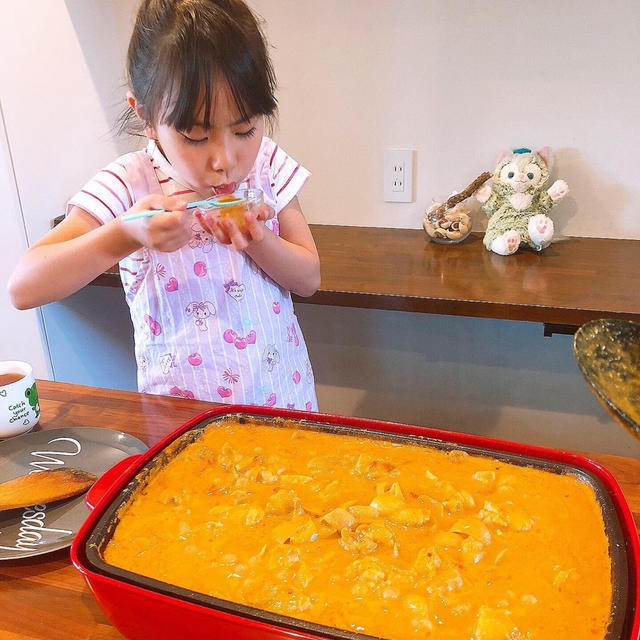 ランチはチキンバーターカレーです！！
