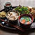 一汁＋おかず　＆　本日のお弁当 ◆ 大根・人参・かつお菜のお味噌汁、季節の生野菜サラダ、ブリ玉葱　～ピリ辛濃厚味噌煮～　、細切り昆布・手羽先・大根の煮物、テンペの天ぷら、蓮根とほうれん草のアンチョビガーリック