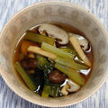 油揚げと小松菜と椎茸のめんつゆ煮