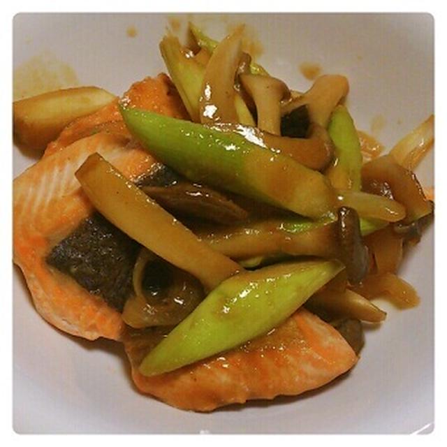 簡単！鮭と野菜の味噌バター炒め