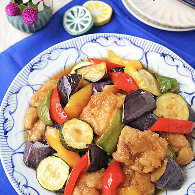 フライパンで簡単！一皿で栄養たっぷり鶏肉と夏野菜の南蛮漬け♪