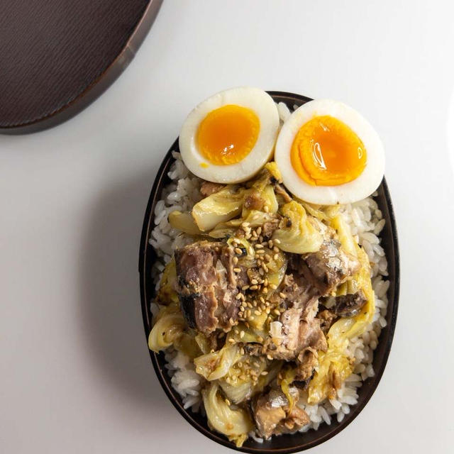 鯖とキャベツの味噌炒めのっけ弁当♡♡