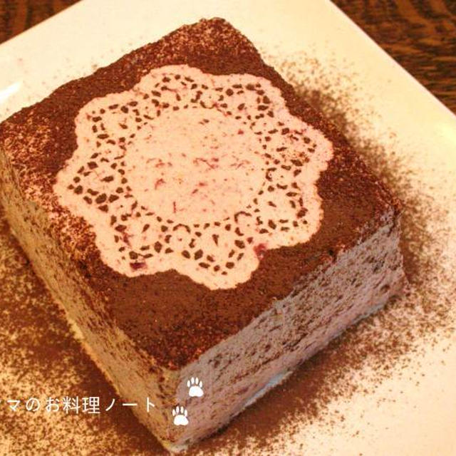 バースデーディナー☆チェリークリームのアーモンドスポンジケーキ